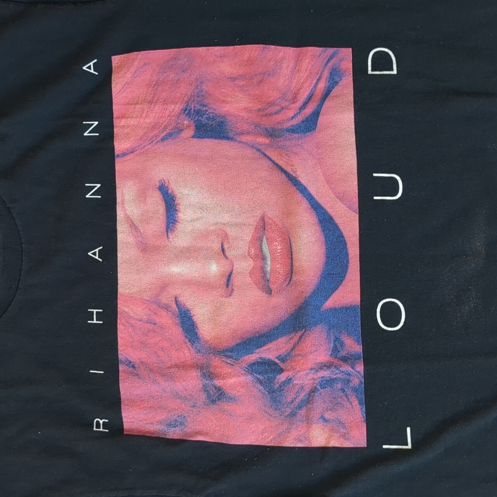Rihanna loud tour shirt women's size Large - Picture 2 of 9